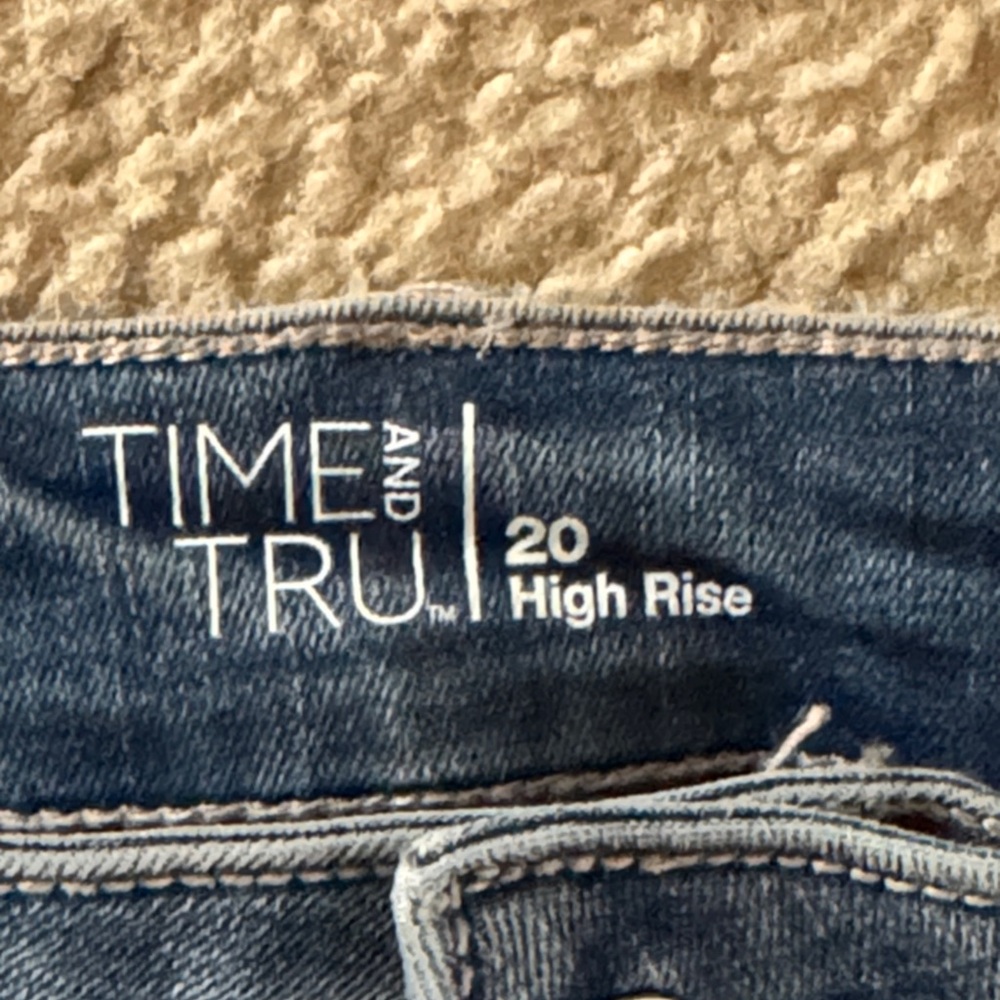 Time and Tru Women's Dark Wash Ankle Jeans - Picture 2 of 6